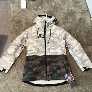 686 Women’s Athena camo jacket